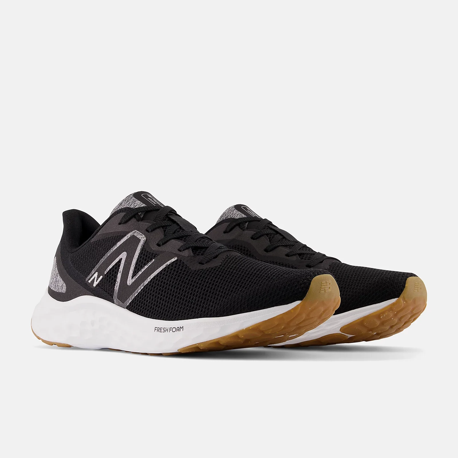 New Balance Men's Fresh Foam Arishi v4 Shoes - Black / Silver Metallic / Gum - Image 3