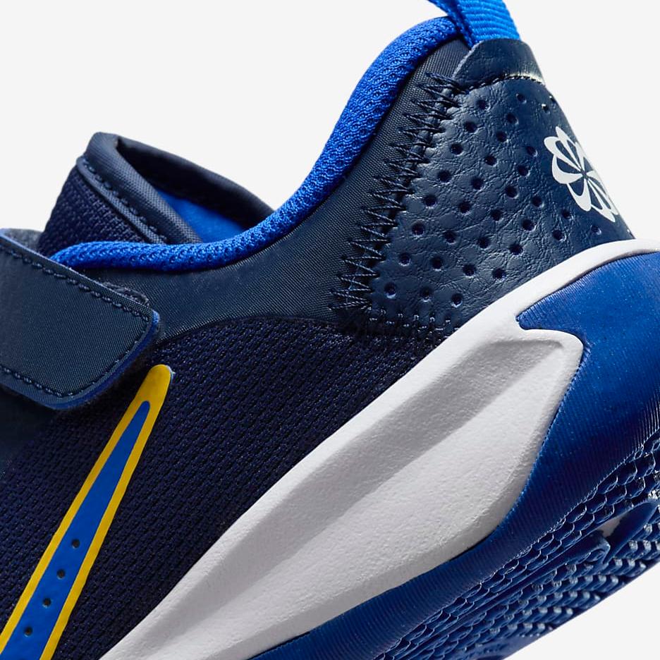 Nike Kids' Omni Multi Court Shoes - Midnight Navy / Saturn Gold / White / Hyper Royal - Image 9