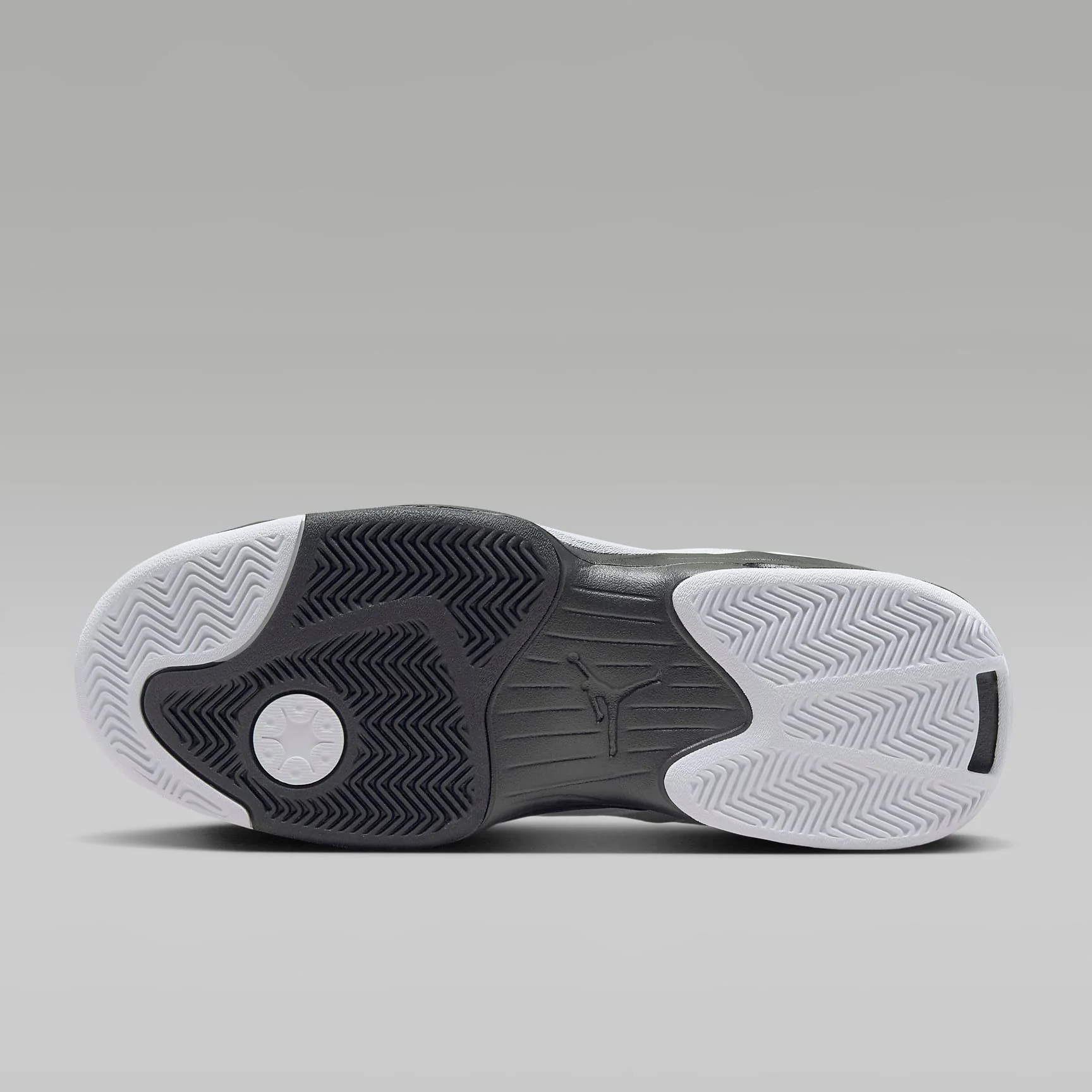 Nike Men's Jordan Max Aura 6 Shoes - White / Black / Metallic Gold - Image 4