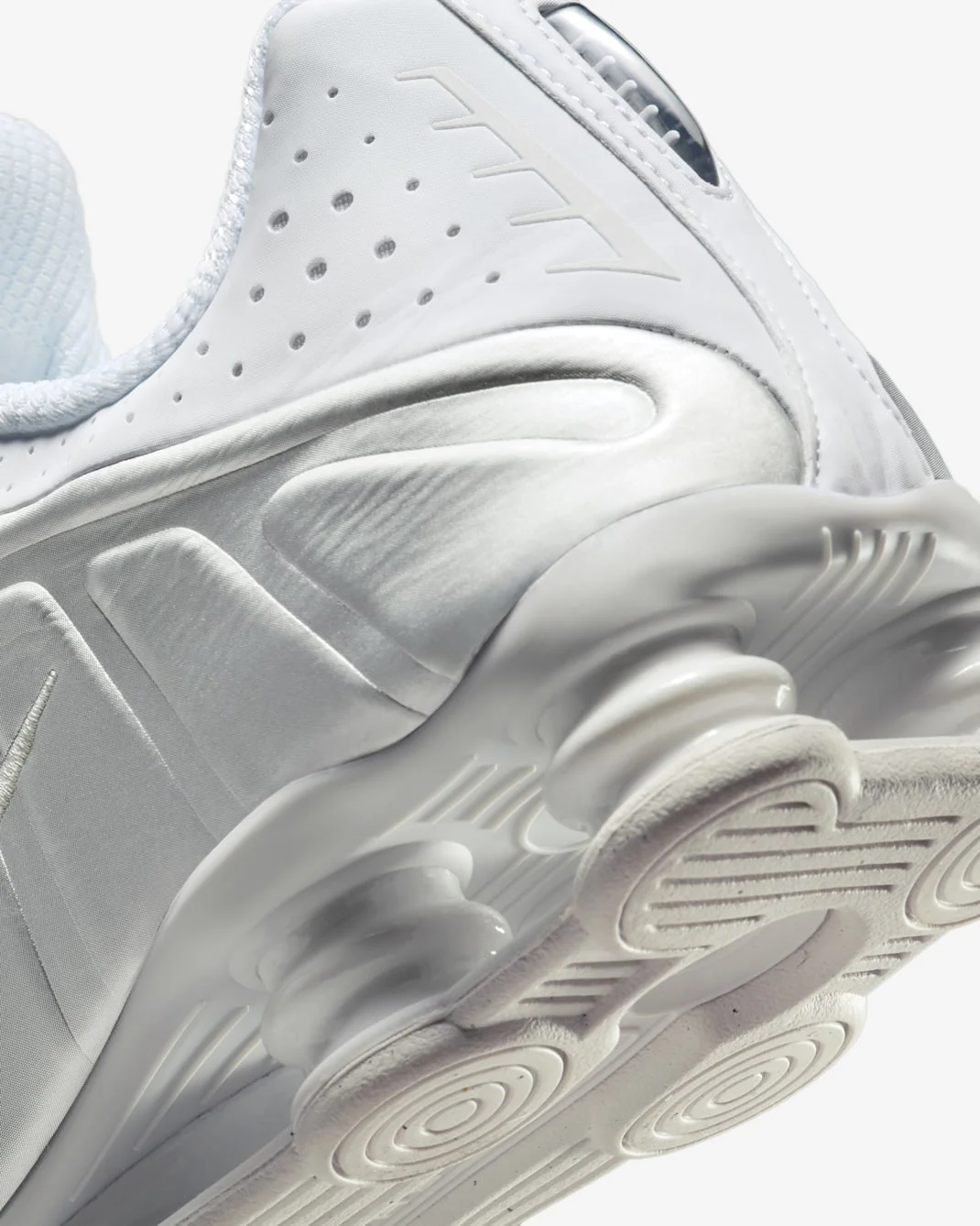 Nike Men's Nike Shox R4 Shoes - White / Bright Crimson / Metallic Silver - Image 13