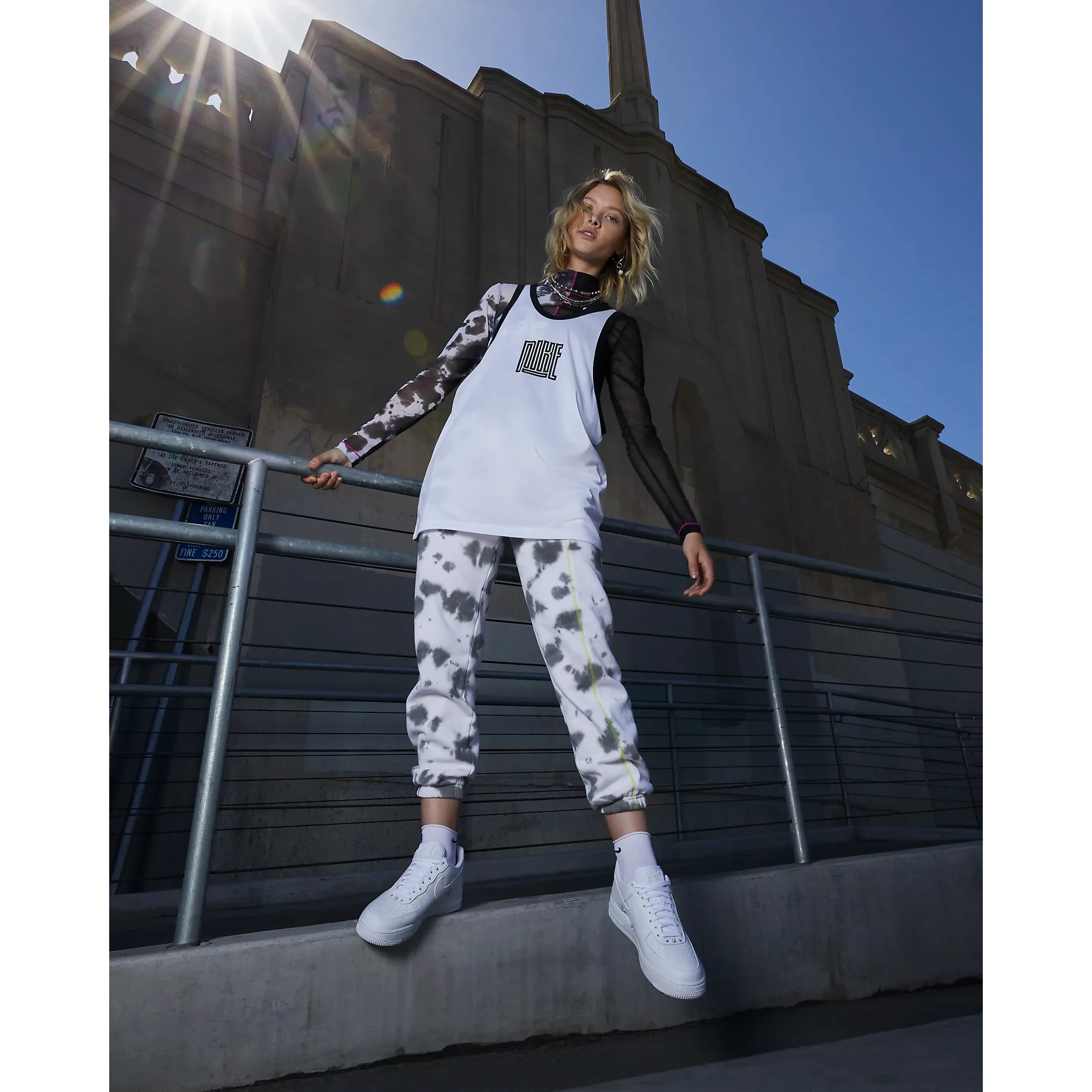 Nike Women's Air Force 1 '07 SE Shoes - White / Metallic Silver / Black - Image 12