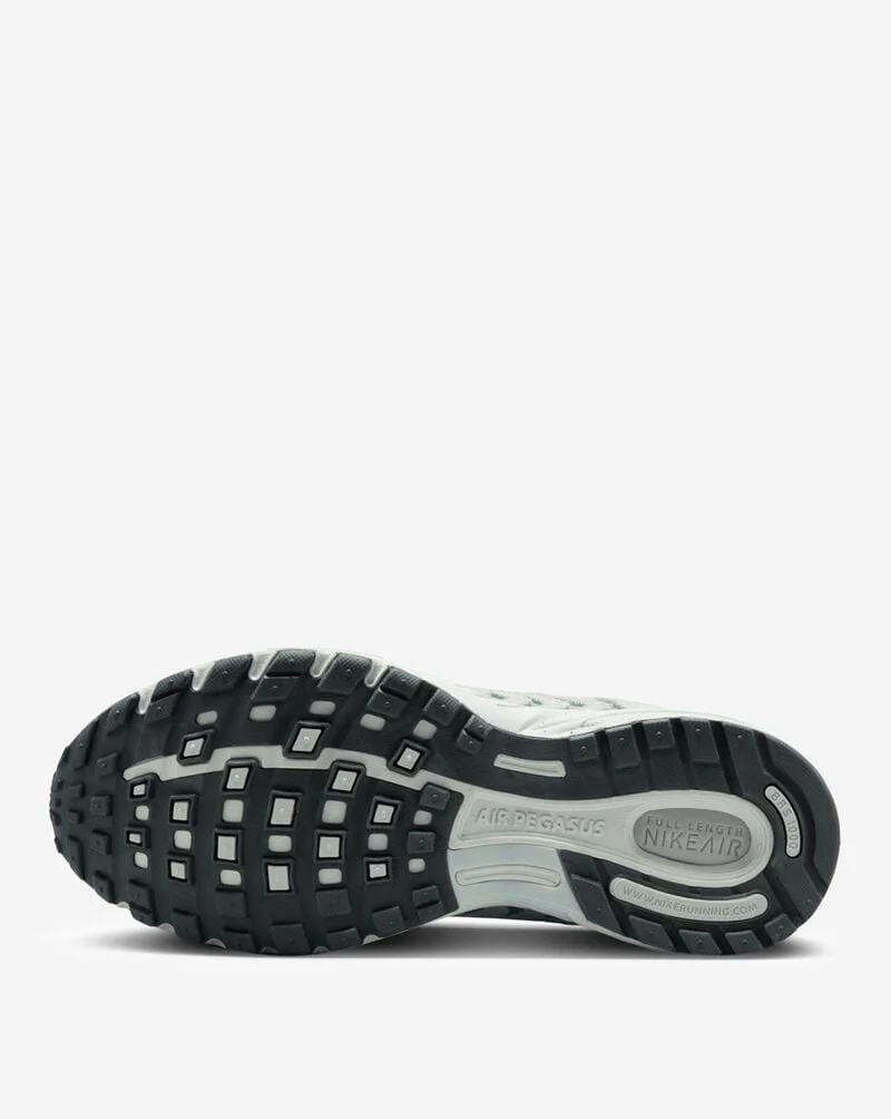 Nike Women's Air Pegasus 2005 Shoes - Pure Platinum / Wolf Grey / Summit White / Metallic Platinum - Image 5
