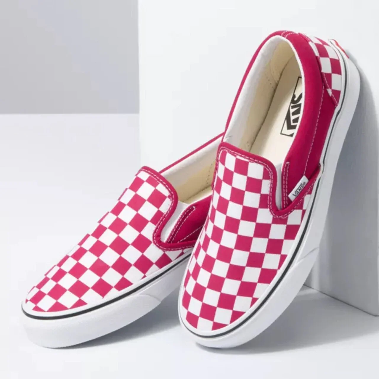 Vans Unisex Check Classic Slip On Shoes - Cerise / True White - Image 2