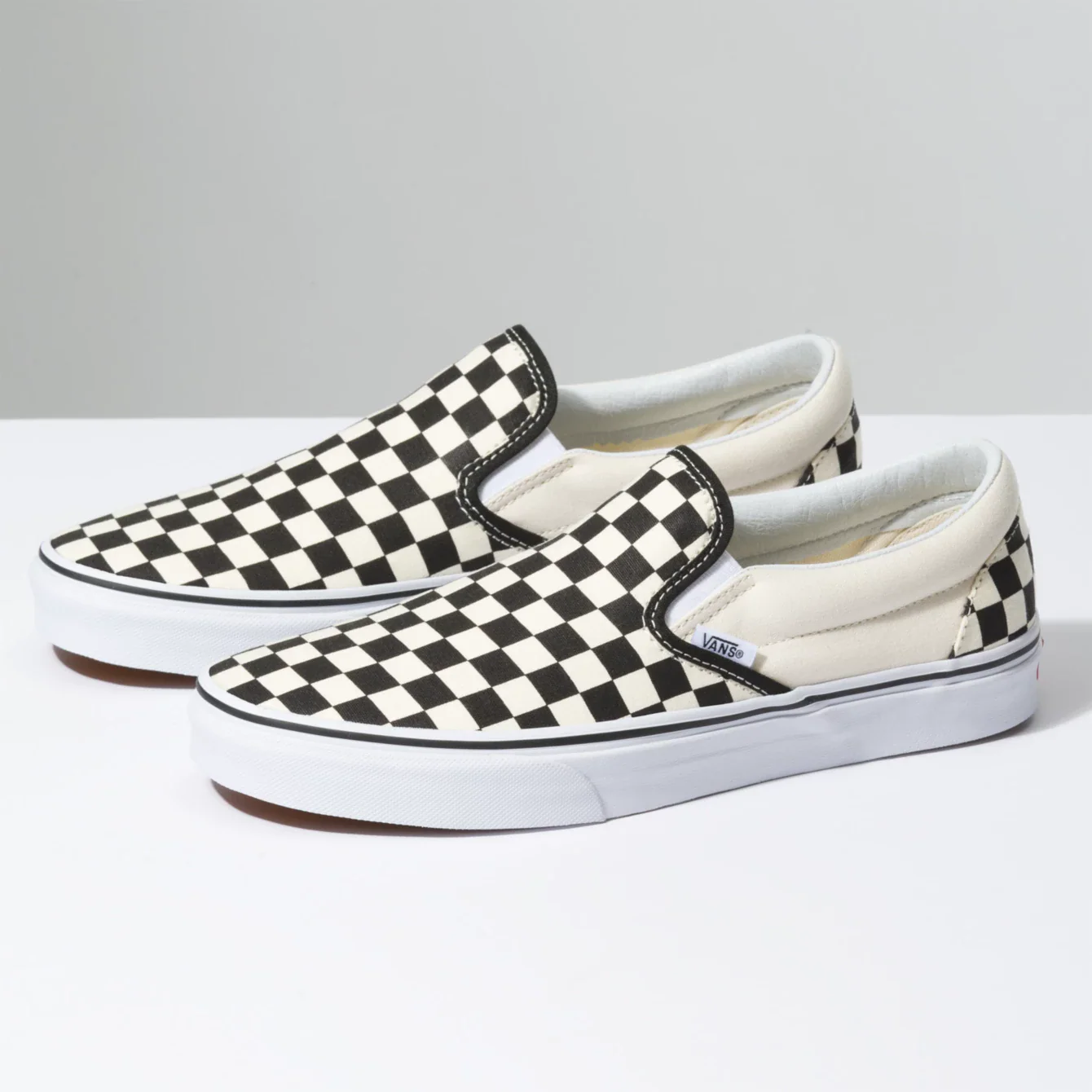 Vans Unisex Classic Slip On Checkerboard Shoes - Black / Beige / White - Image 7