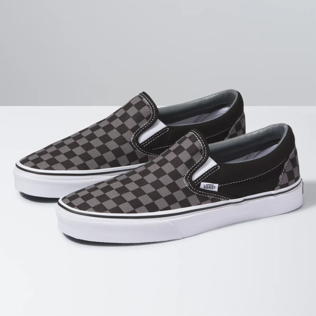 Vans Unisex Classic Slip On Checkerboard Shoes - Black / Pewter - Image 4