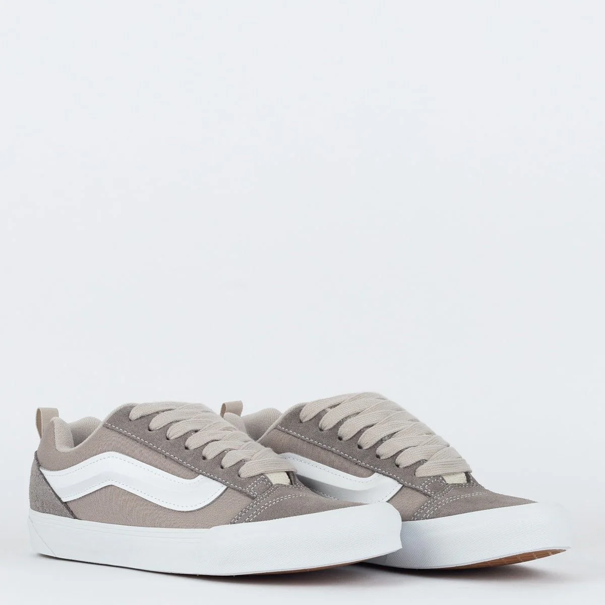 Vans Men's Knu Skool Shoes - Grey / White - Image 2