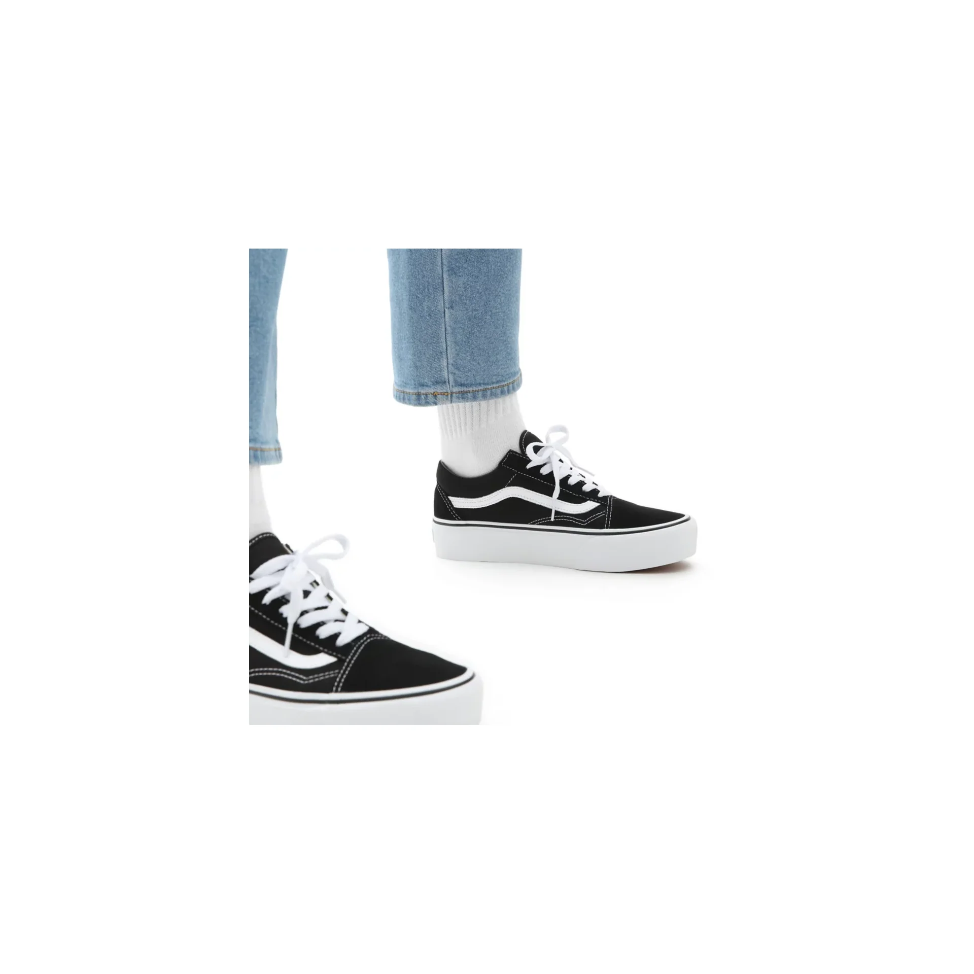 Vans Unisex Platform Old Skool Shoes - Black / White - Image 4